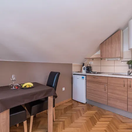 多纳特公寓酒店 *