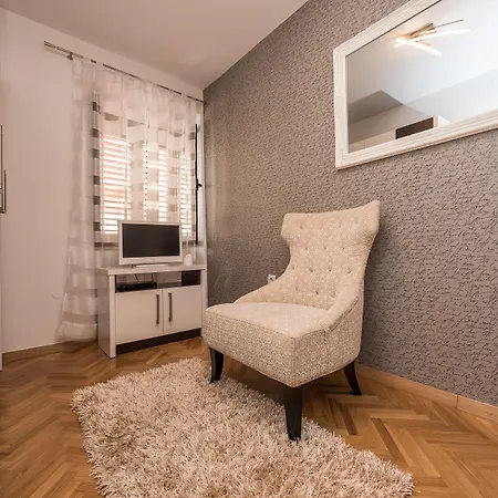 多纳特公寓酒店 *