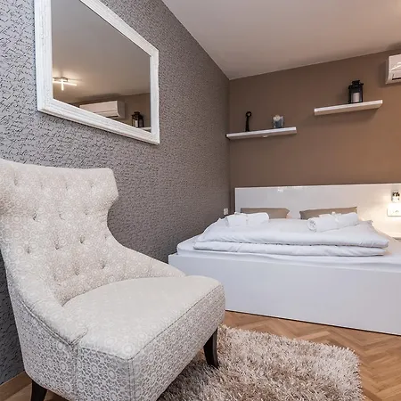 多纳特公寓酒店 * 扎达尔