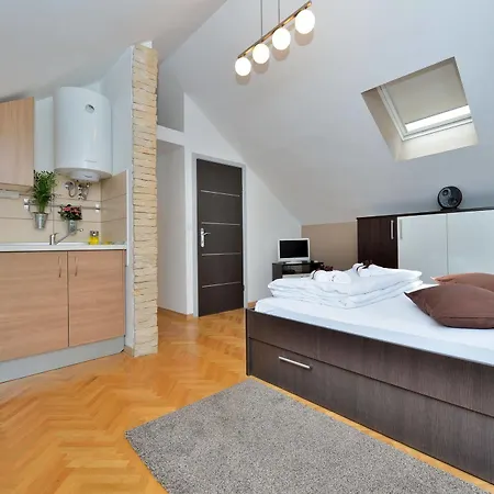 多纳特公寓酒店 *