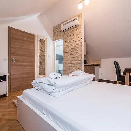 ドナト アパート *