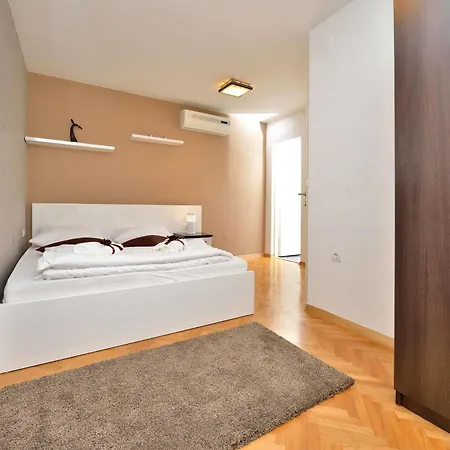 アパート ドナト *